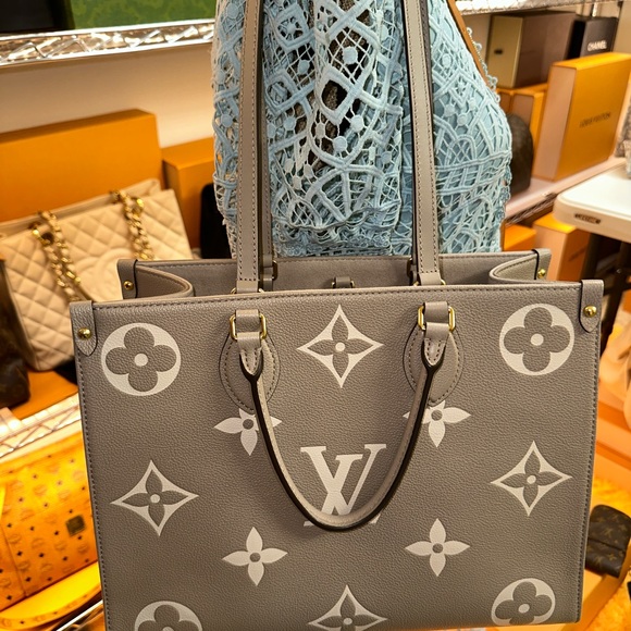 🧿Authentic Louis Vuitton Onthego MM turtle dove empriente leather🧿SOLD🧿 - Picture 12 of 13